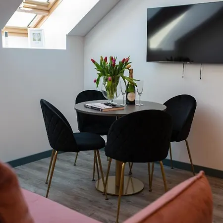 M8 Stylish One-bedroom דירה קובנה