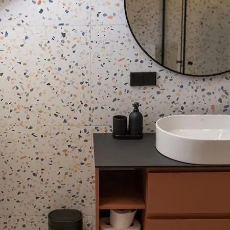 M8 Stylish One-bedroom Apartamento Kaunas